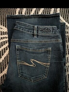 Silver Jeans Women's Dark Wash Blue Stretch Jeans